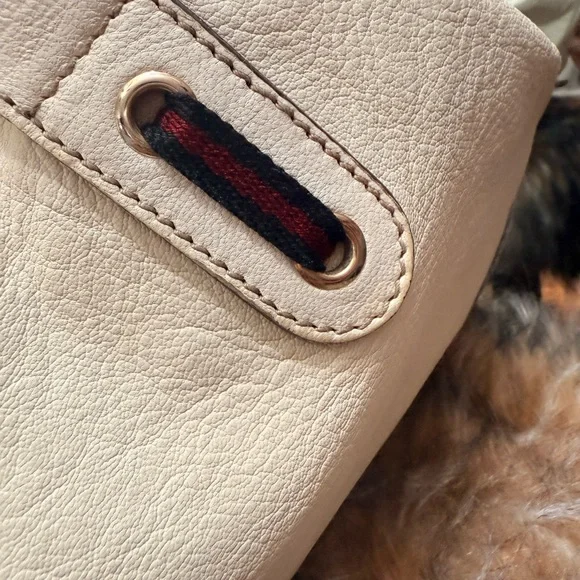 Gucci White Leather Privacy Tote - excellent pre loved condition - Picture 3 of 12